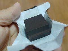 扁桃仁榛子酱三层黑巧克力-VENCHI 闻绮(北京汉光店)