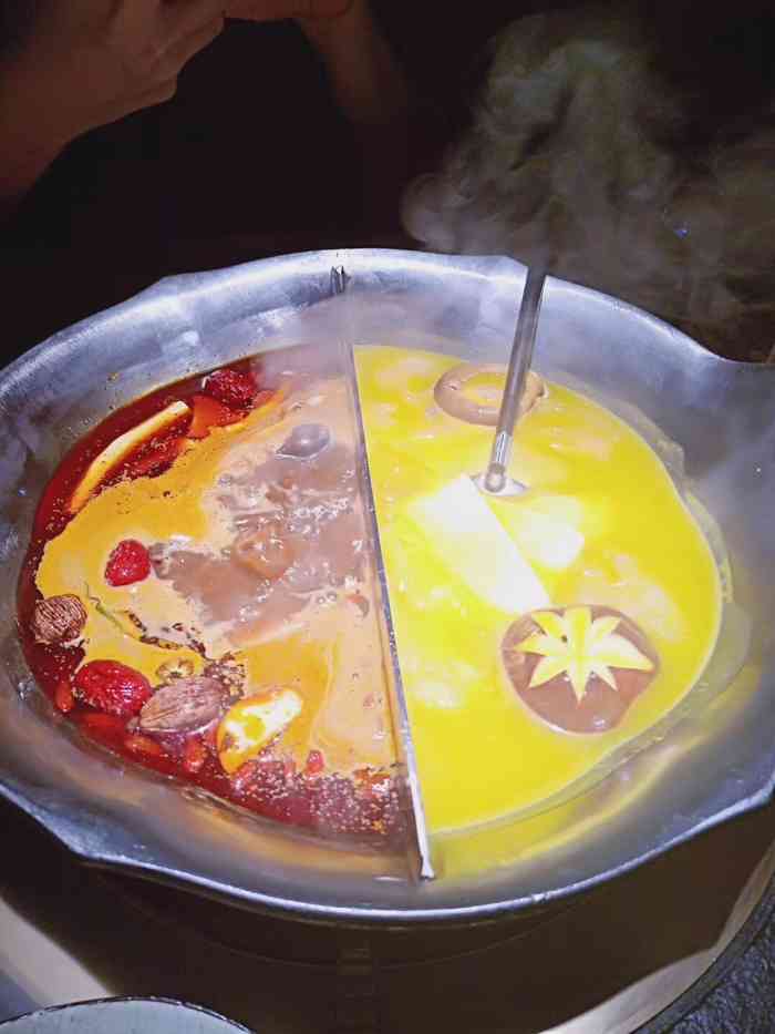凑凑火锅·茶憩(恒隆广场店)-"「花胶鸡锅底」太棒了可以喝汤喝汤的