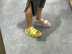 -UGG(燕莎奥特莱斯购物中心店)