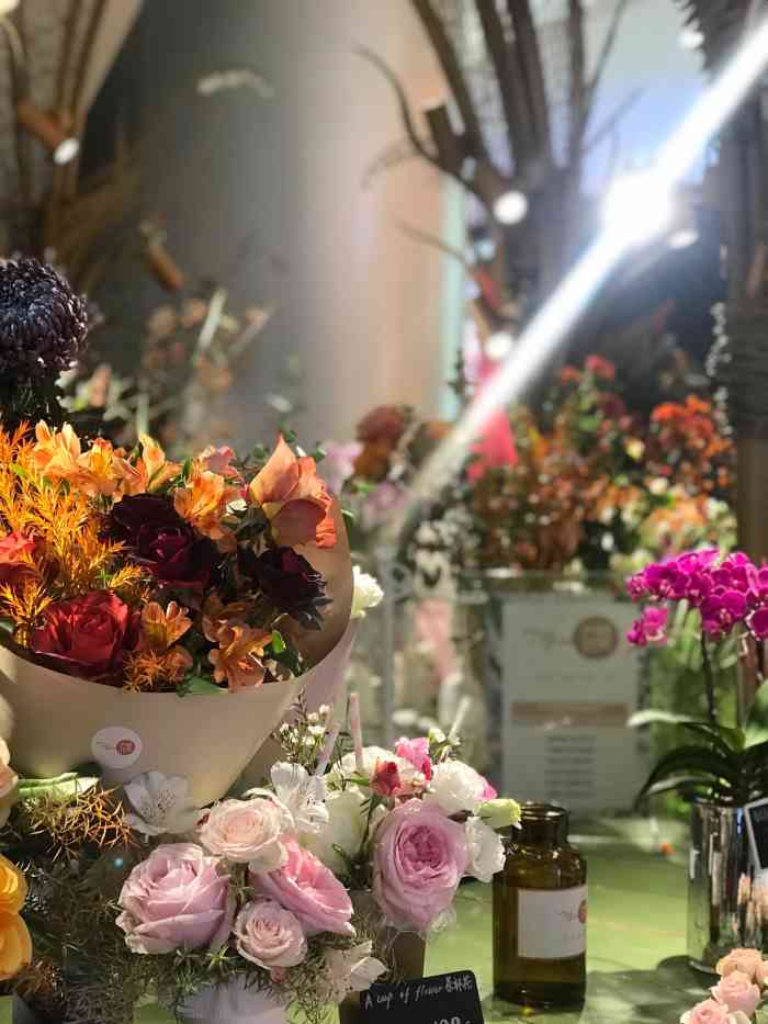 miss花间(朝阳大悦城臻选店)-"跟朋友吃完饭已经很晚了,到一楼时旁边