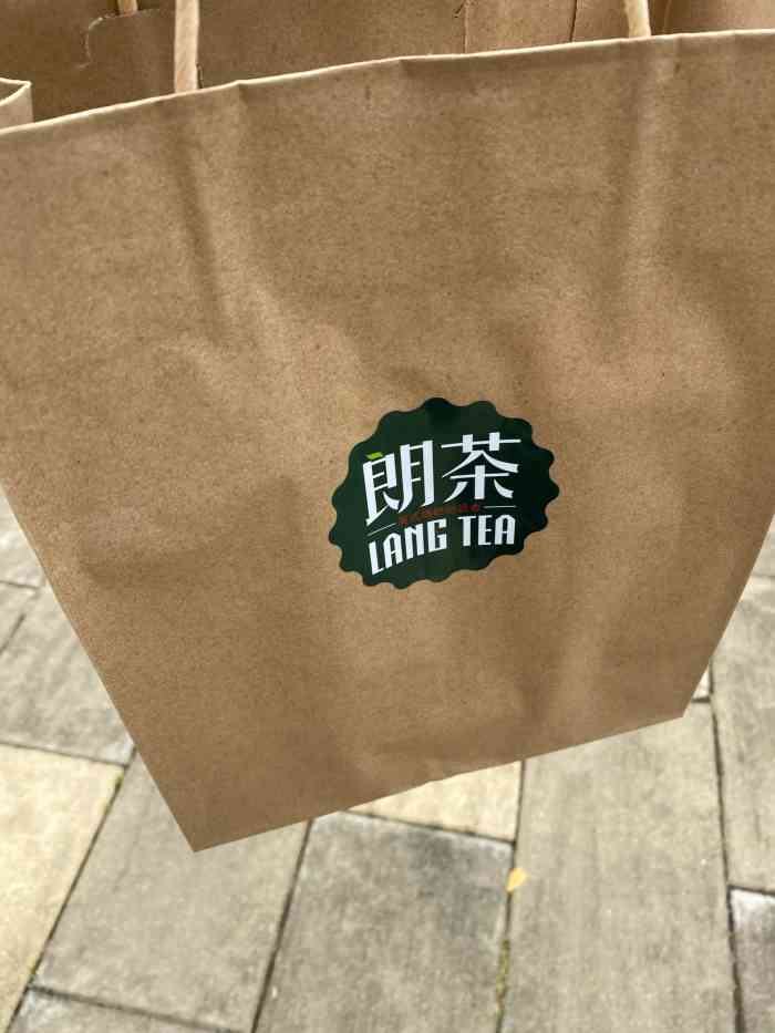 朗茶"公司楼下的一家奶茶店,店里有两个服务人员-大众点评移动版