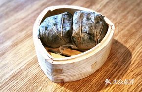 Braised Abalone with Sticky Rice Chicken