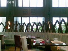 Pullman_餐厅一角-三亚亚龙湾铂尔曼别墅度假酒店