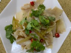 -东巴谷野生菌火锅餐厅