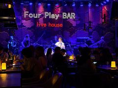 -FOUR PLAY BAR