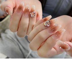 -悦指间美甲美睫