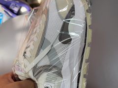 -京伟修鞋洗鞋奢侈品皮具护理店