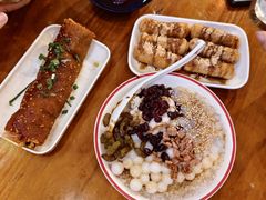 -爆炸头阿姨小四川正宗川味小吃(无任何分店)