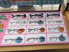 -LOOK眼镜·蔡司依视路配镜(宝山万达店)