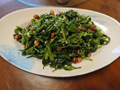 菠菜果仁-虹海圣肉饼店家常菜馆