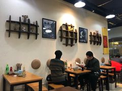 大堂-门框胡同百年卤煮(鸟巢店)