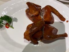 玻璃脆皮乳鸽-利苑酒家(金宝店)