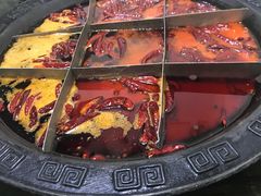 -渝嘴小老弟老火锅(华新村店)