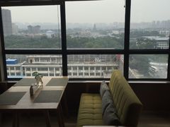 -西安大雁塔科技大学地铁站亚朵酒店