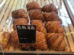 焦糖羊角-Dough&Joe团憩(瑞虹天地月亮湾店)