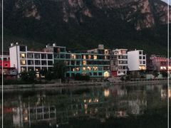 -百里峡七彩艺术小镇