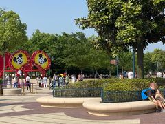 -奕欧来上海购物村停车场