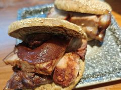 -老天桥酱肉烧饼夹肘子(天桥店)