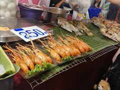 -席娜卡琳火车铁道夜市