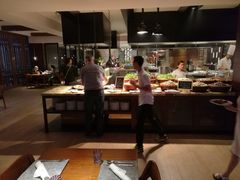 自助取餐区-雾山韩式烤肉·海南糟粕&椰子鸡火锅·海景餐厅(三亚绿发山海天JW万豪酒店)