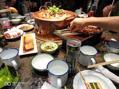 -沪小二炭火蛙锅(淮海中路美食不夜城店)