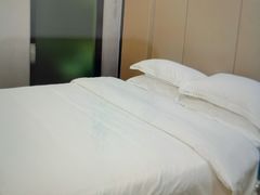 -轻奢·全曼酒店(深圳坂田北地铁站店)