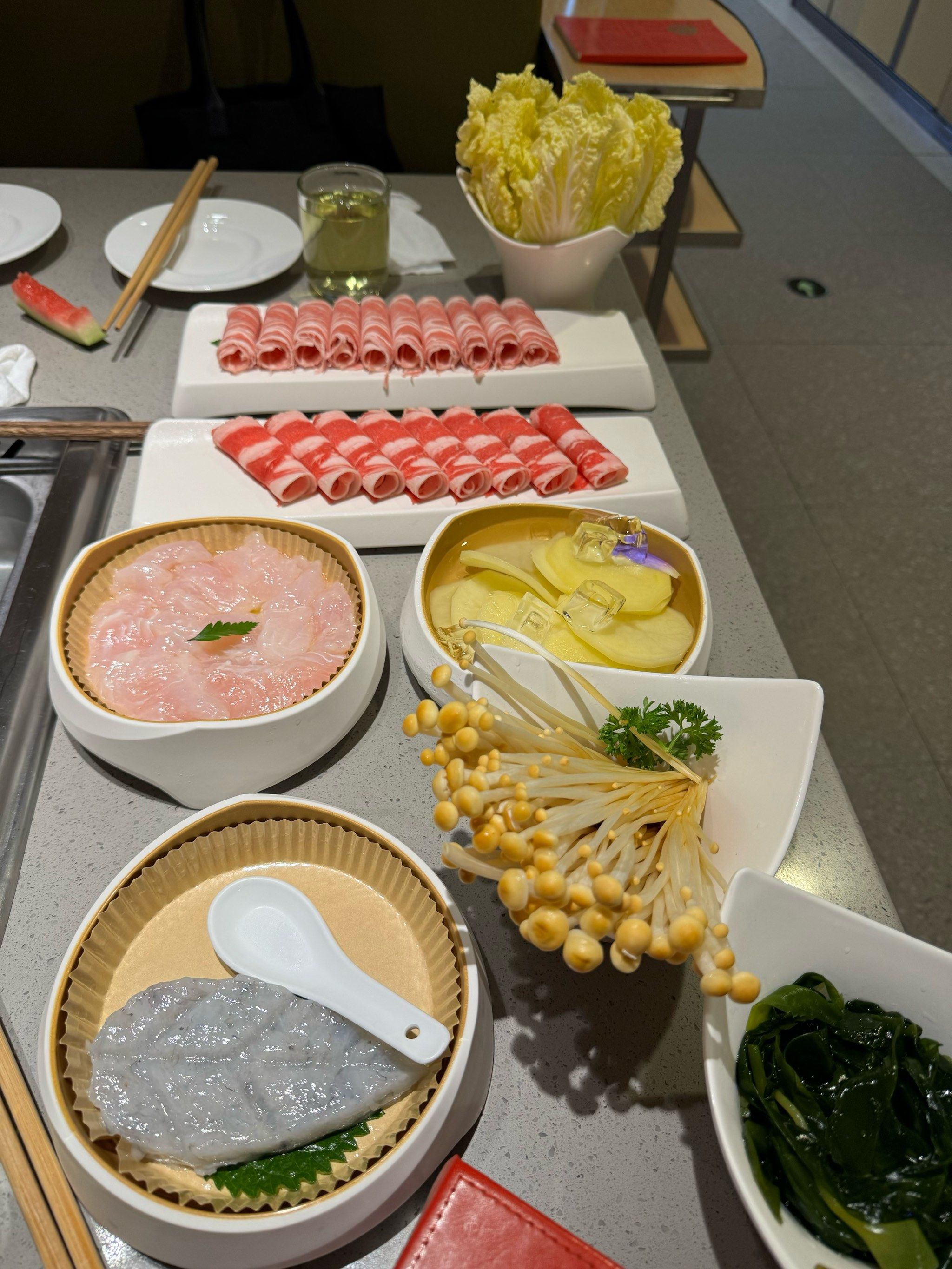 今日在大中华海底捞给儿子过生日98小朋友