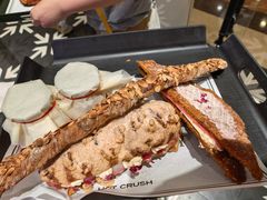 -HOT CRUSH趁热集合·现烤面包(上海环球港店)