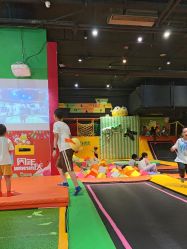 -蹦蹦跳跳(新奥购物中心店)