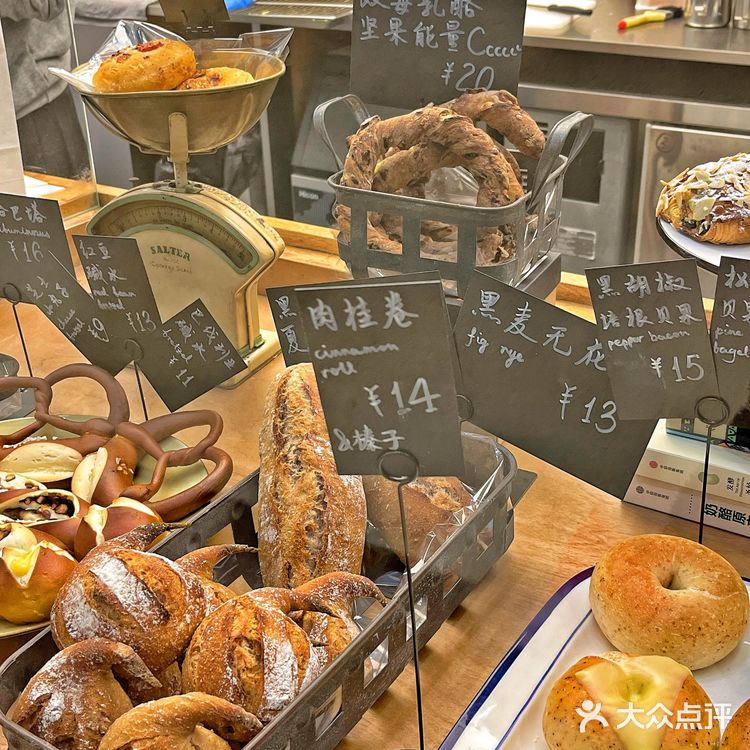 太卷了！杭州天天开面包店这谁受的了啊！