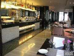 -唐拉雅秀酒店-西锦汇空中BBQ·思创餐厅
