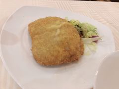 崇明生态猪炸猪排配辣酱油-红房子西菜馆(淮海中路店)