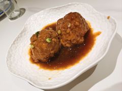 鸭蛋黄狮子头-梅飞酒家(名辉豪庭店)