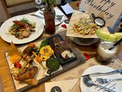 -Mark&Mars Restaurant