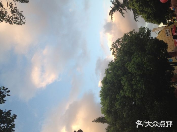 热带风暴水上乐园休息区图片
