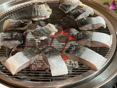 -围炉肉舍•炭烤活鳗•丹东海鲜烤肉(步行街店)