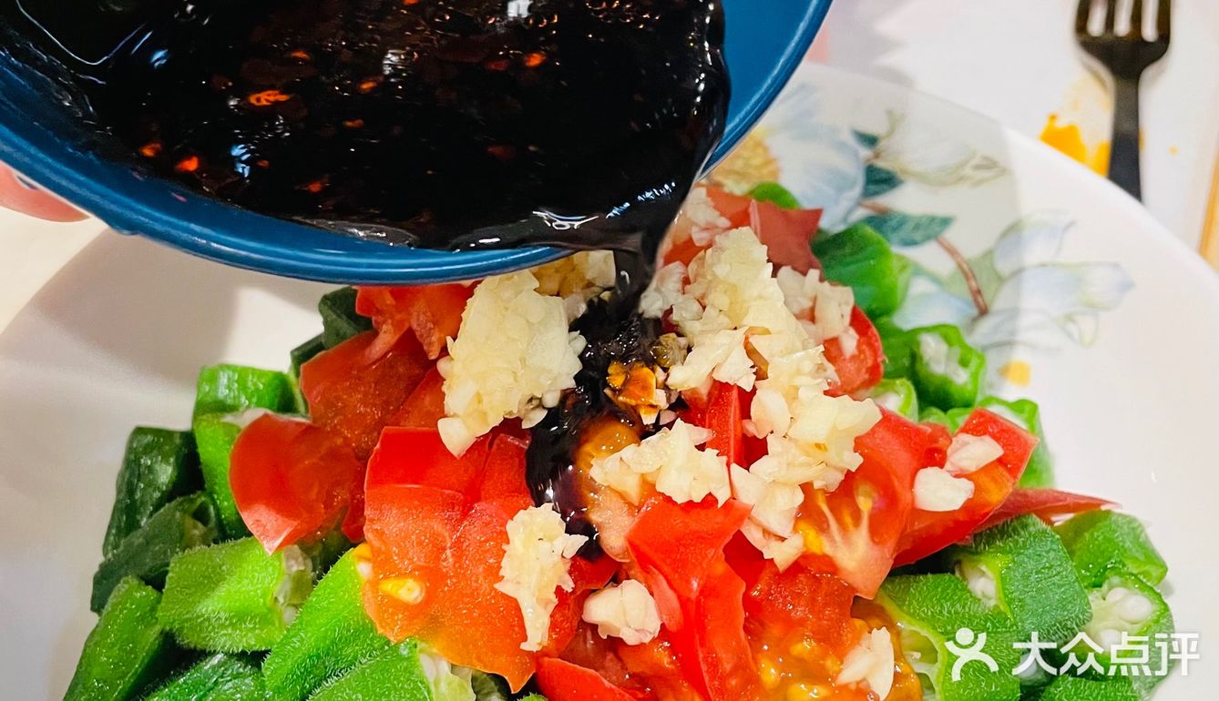 阳康觅食指南｜DIY菜谱：西红柿拌秋葵