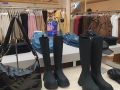 -URBAN REVIVO(七宝领展广场店)