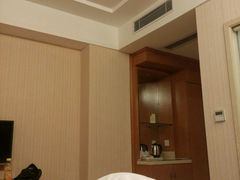 -维也纳酒店(深圳横岗塘坑地铁站店)