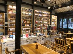 -猫的天空之城概念书店(杭州南宋御街店)