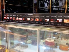面包甜点陈列柜-Awfully Chocolate(来福士广场店)