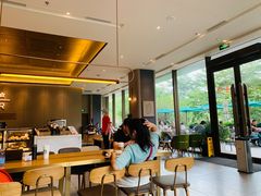 靠窗位-星巴克臻选(深圳龙华红山天虹店)