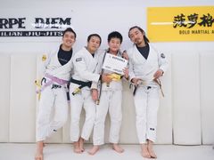 -菠萝格斗巴西柔术训练馆