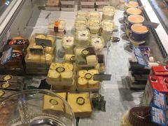 面包甜点陈列柜-米洛克欧洲蛋糕(西南路店)