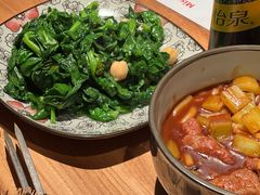 小老窖嫩豆苗-阿里家·新疆烤肉酒場 by MIG