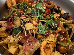 -愉肴麻辣香锅(中北镇店)
