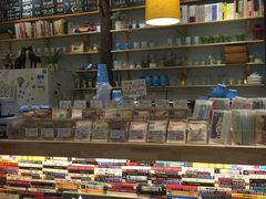 -猫的天空之城概念书店(杭州南宋御街店)