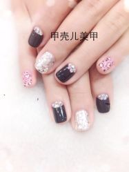 小小的指甲做这种造型很适合呢-甲壳儿美甲美睫