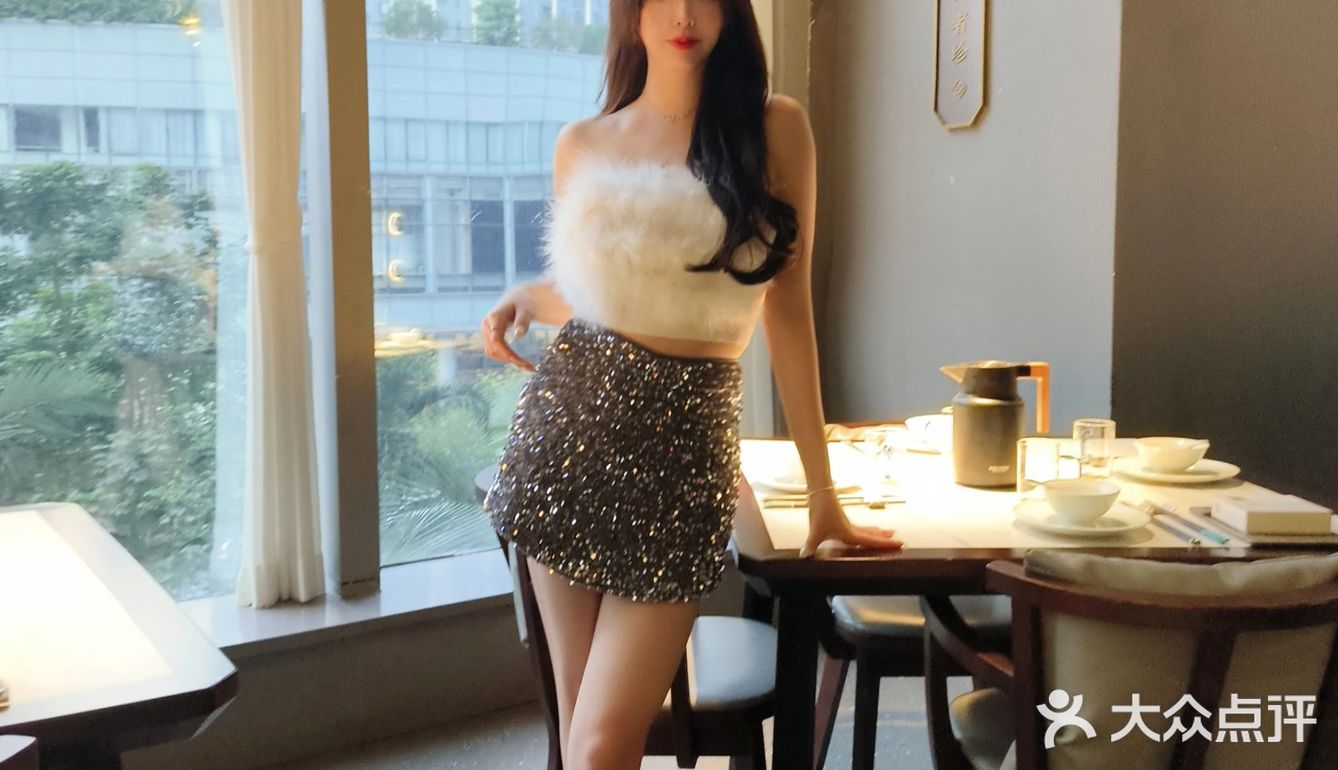 珠江新城这家湘菜餐厅的夜景太绝了！