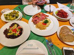 烤猪肘配酸菜土豆泥-兰特伯爵西餐厅·啤酒屋(方庄店)